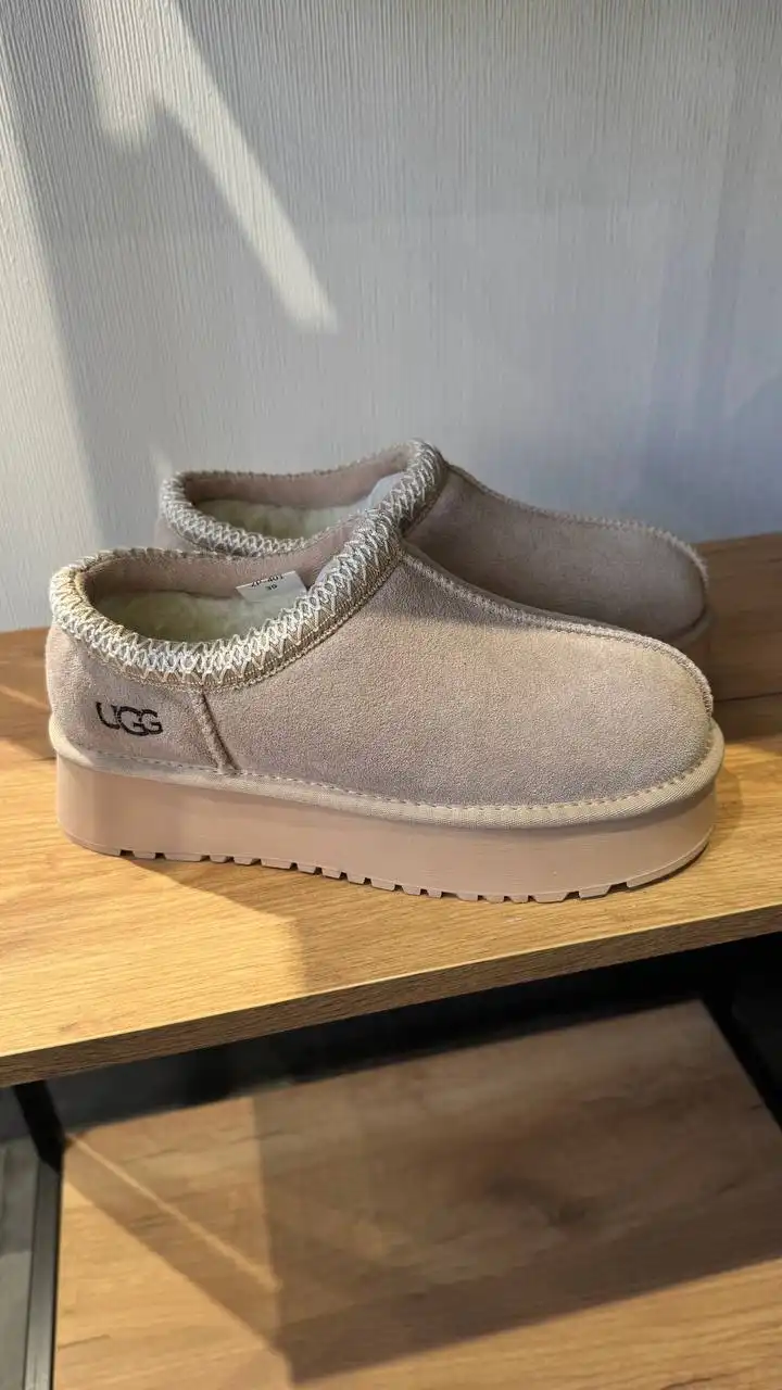 Обувь из натуральной замши и шерсти