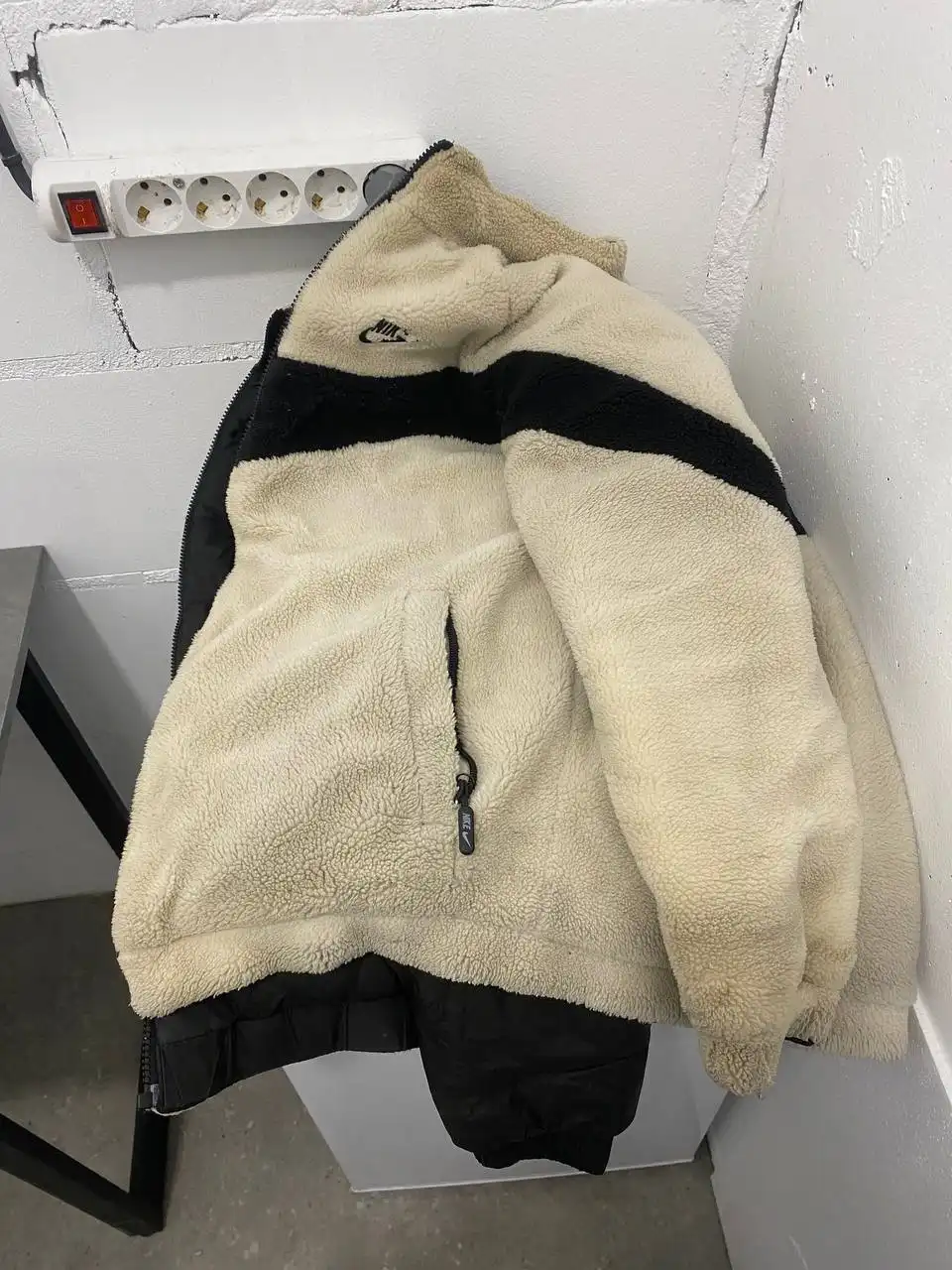 Продажа мебели и одежды