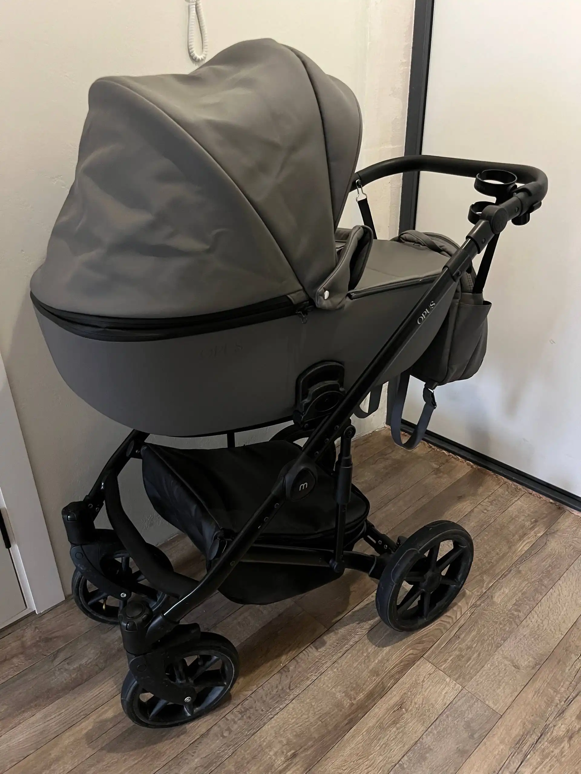 Продам коляску MowBaby Opus 2 в 1