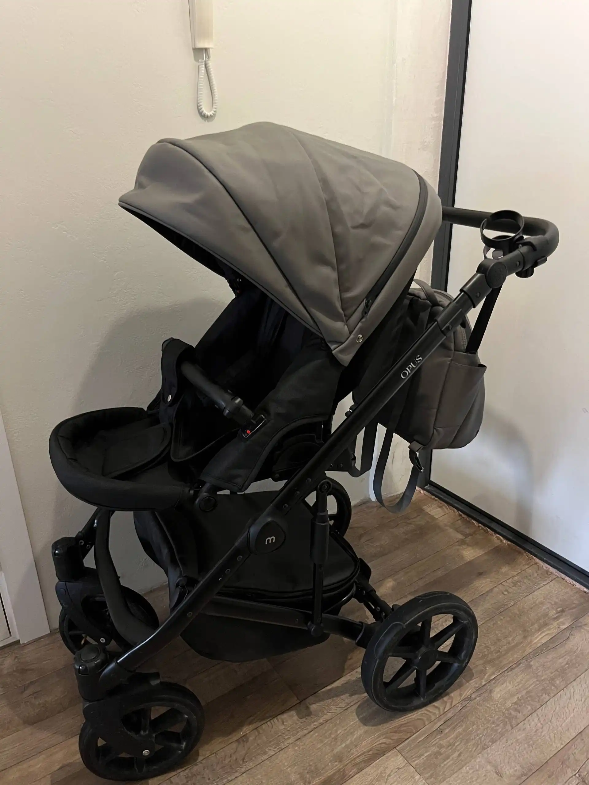 Продам коляску MowBaby Opus 2 в 1