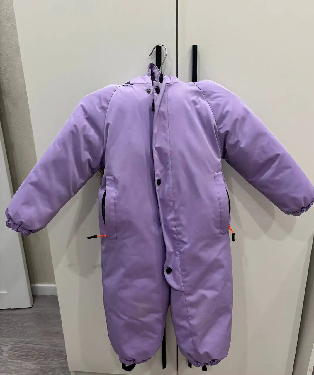 Продам зимний комбинезон для девочки