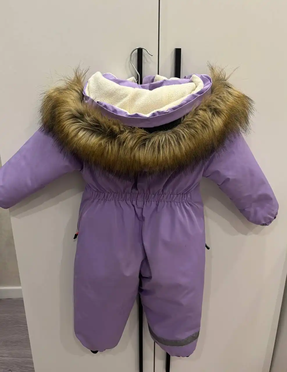 Продам зимний комбинезон для девочки