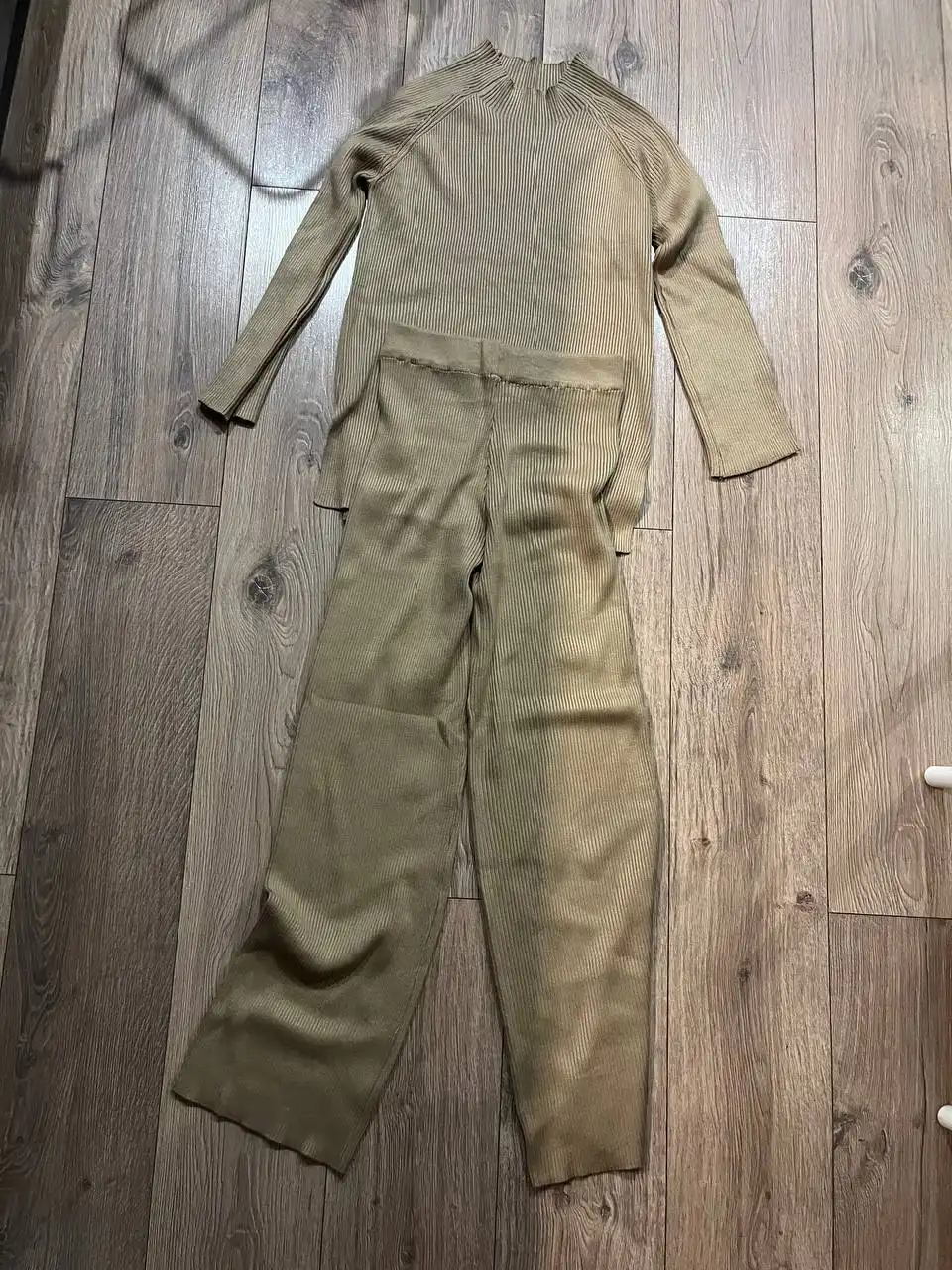 Продам трикотажный костюм