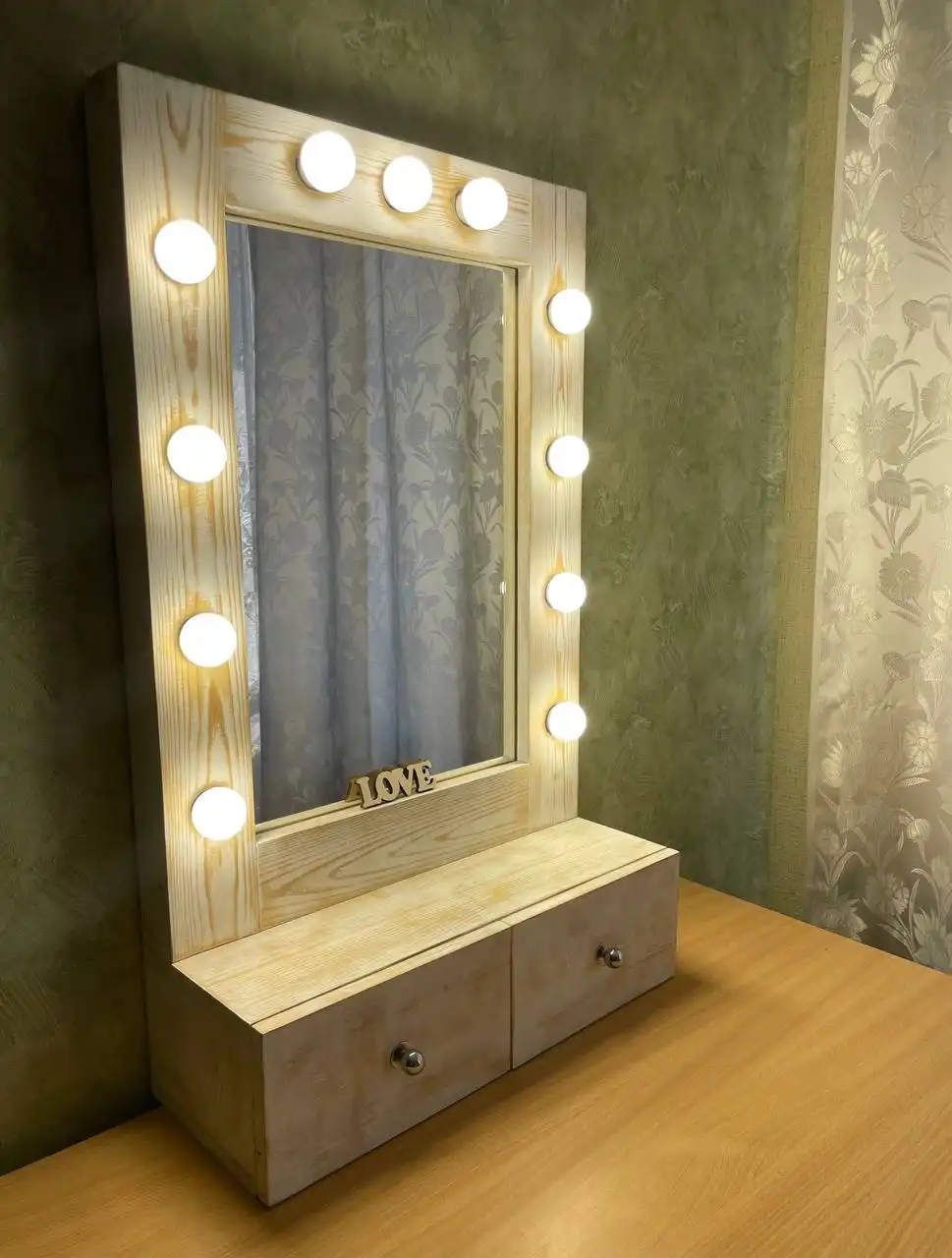 Зеркало с подсветкой