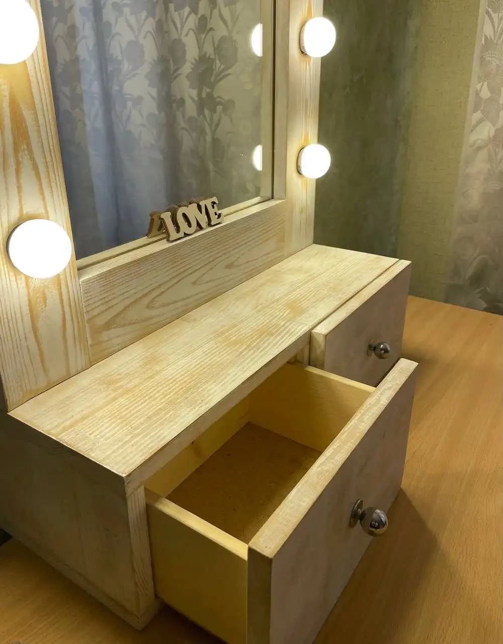 Зеркало с подсветкой