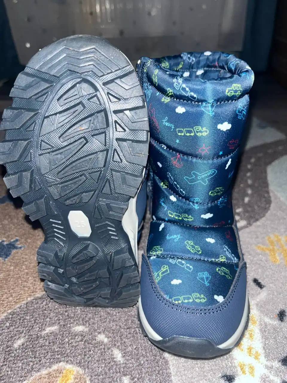 Продам зимние дутики для мальчика размер 26