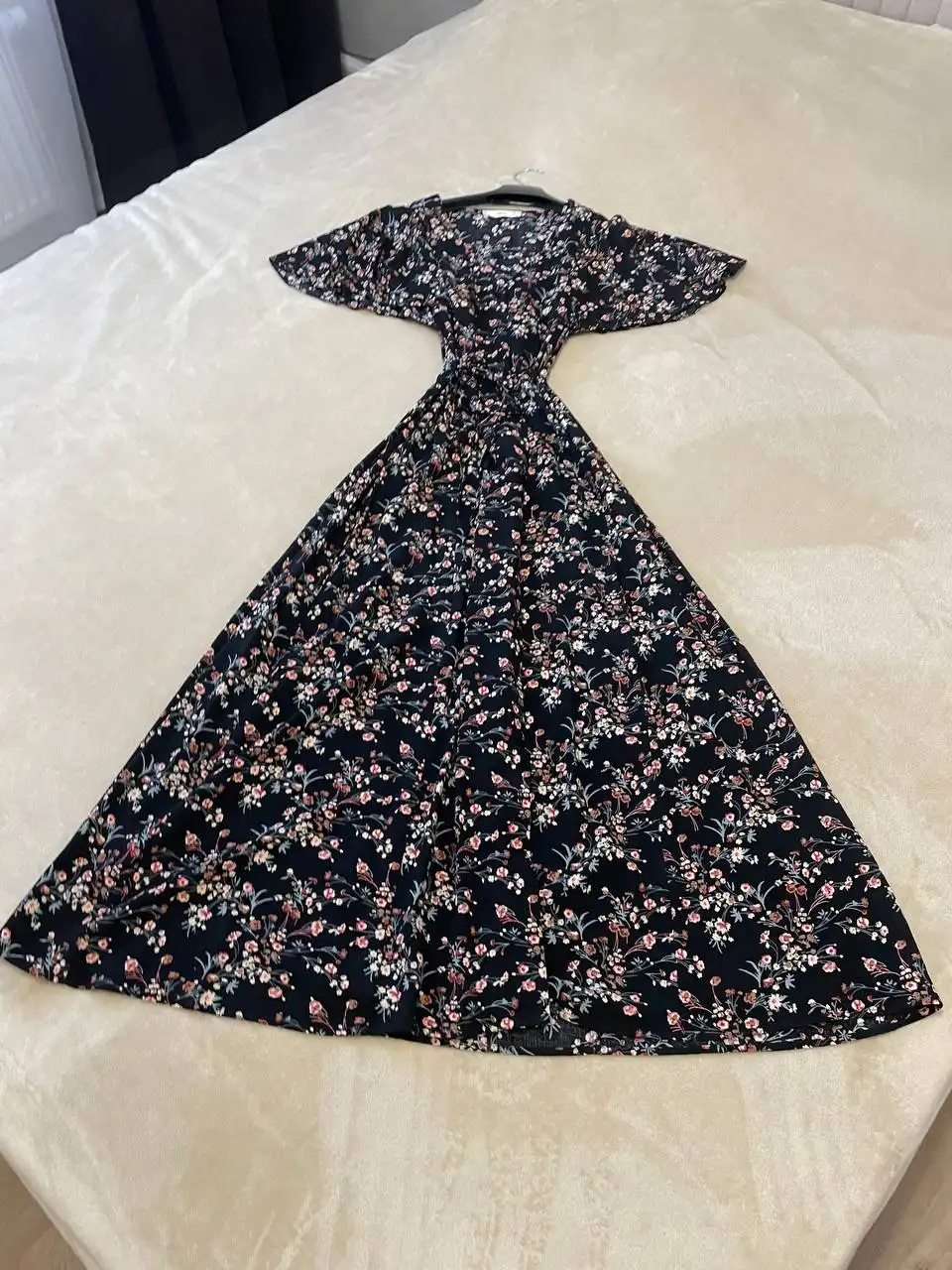 Продажа платьев Zara, Mango