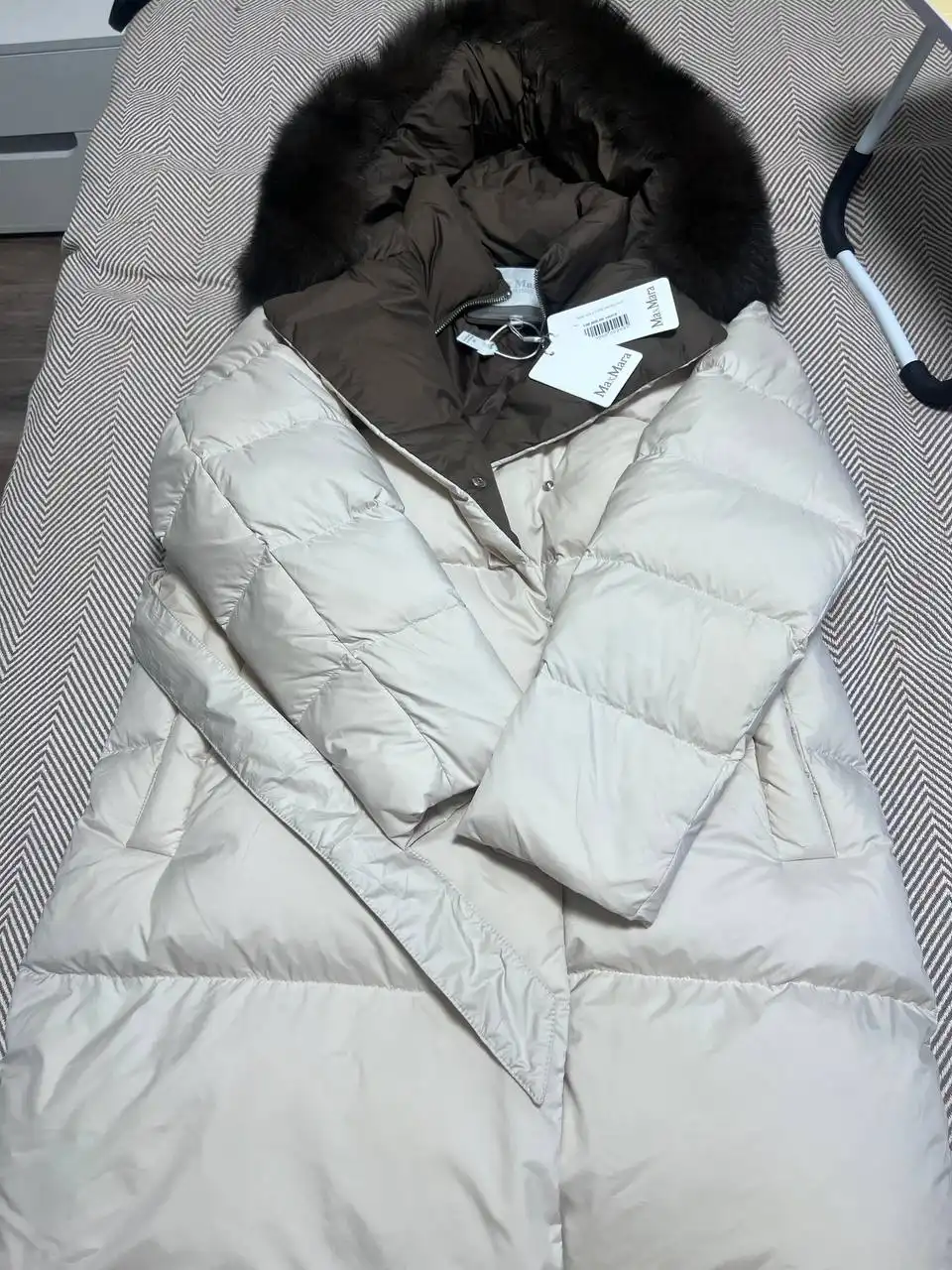 Продам новую куртку Max Mara с натуральным мехом, размер 44