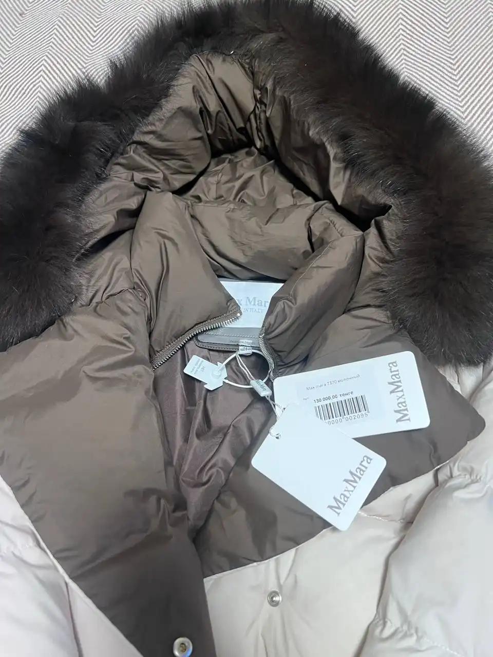 Продам новую куртку Max Mara с натуральным мехом, размер 44