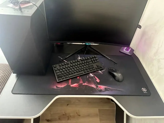 Продажа компьютерного стола - Холодильники в Тюмень