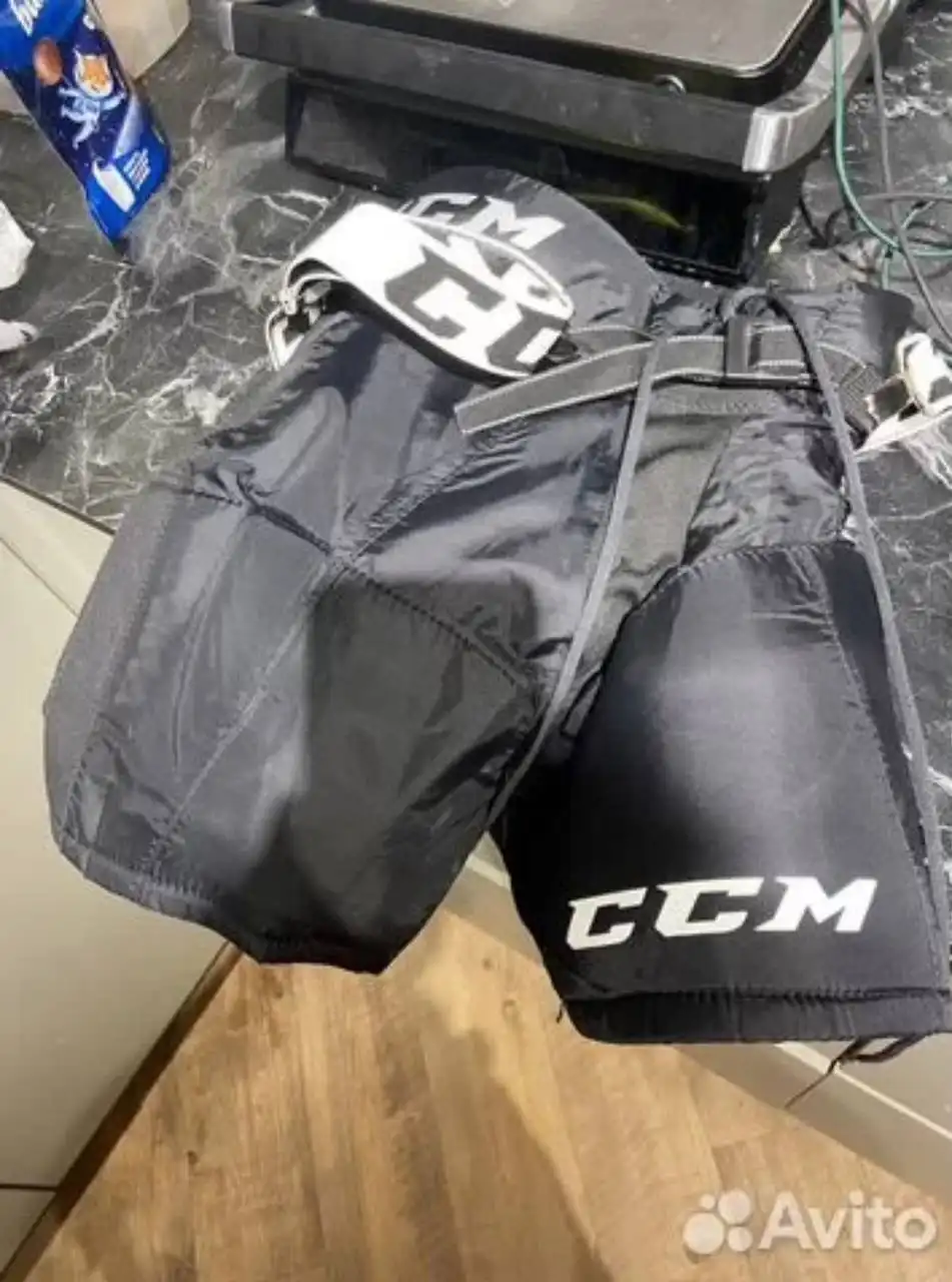 Продажа коньков хоккейных, шорт и гамаш, участка ИЖС, отдам детские погремушки - Барахолка в Тюмень