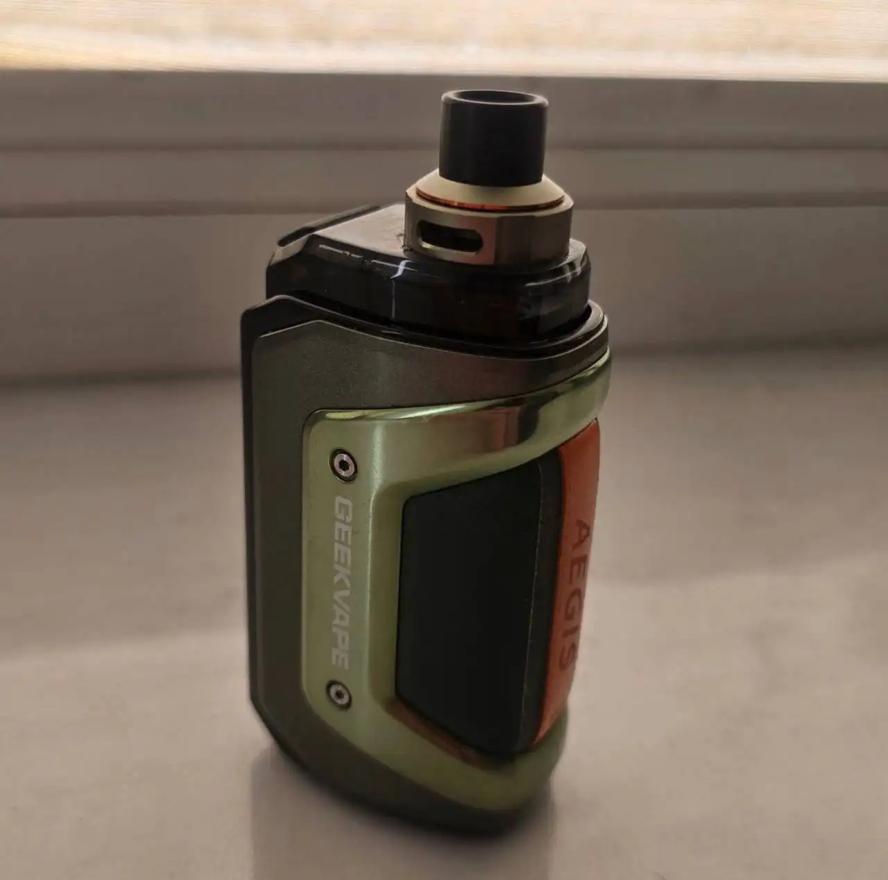 Продам Хиро 5 с жижей - Вейпы и электронные сигареты (Электроника) в Омск