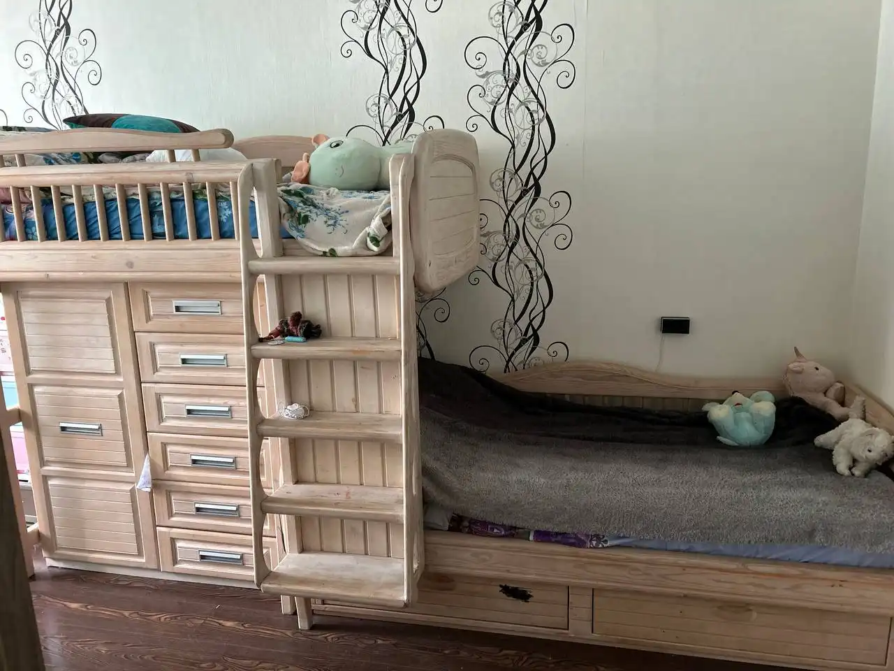 Продам кровать из массива дерева