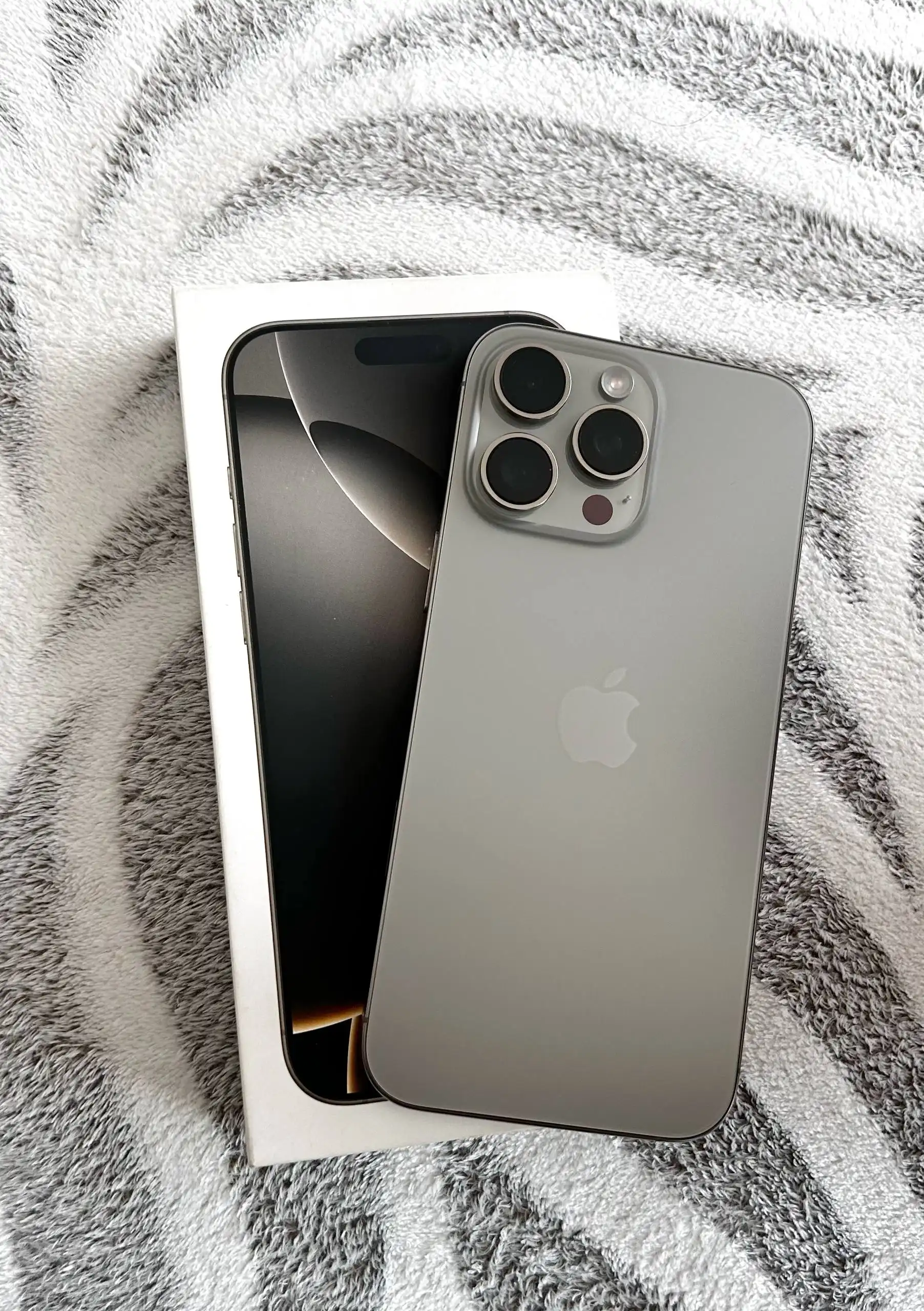 Iphone 16 pro Max на гарантии