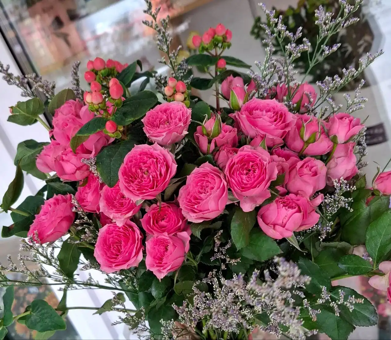 Букет из Кустовой Розы и зелени