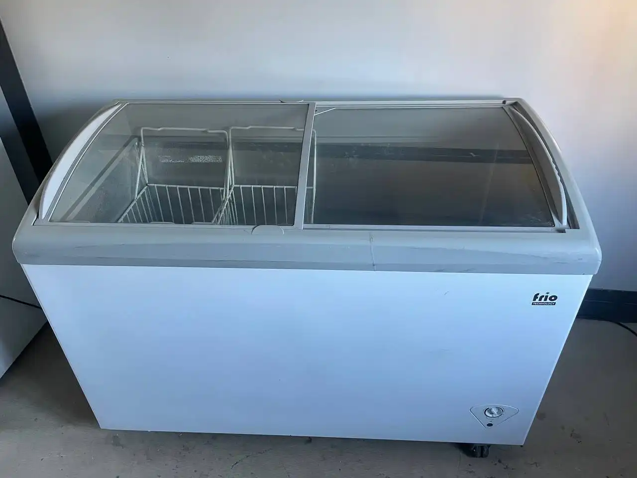 Продажа холодильников и морозильных ларей