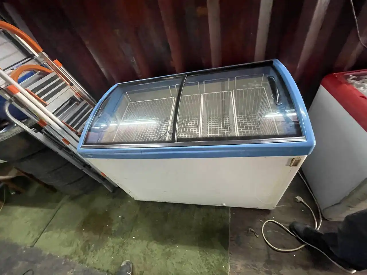 Продажа холодильников и морозильных ларей