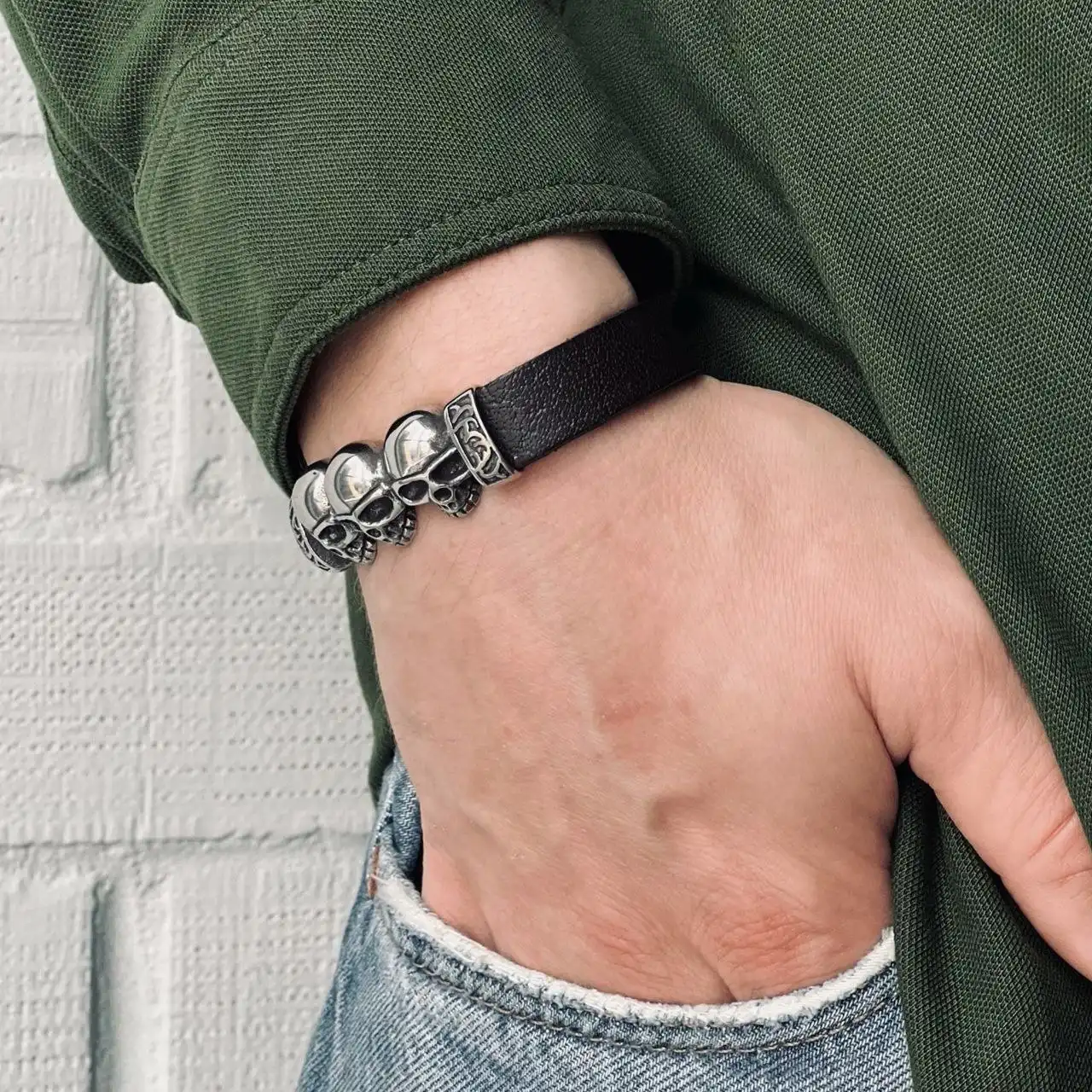 Кожаные браслеты с ювелирными вставками