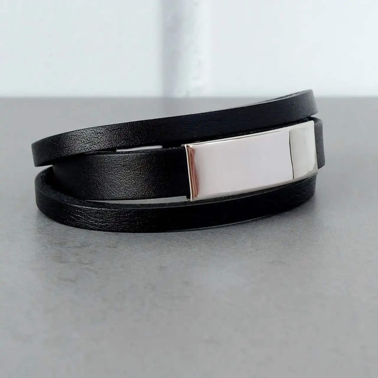 Кожаные браслеты с ювелирными вставками