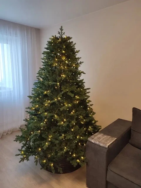 Искусственная ель "Императрица" со встроенными лампочками - Для дома и дачи в Владивосток