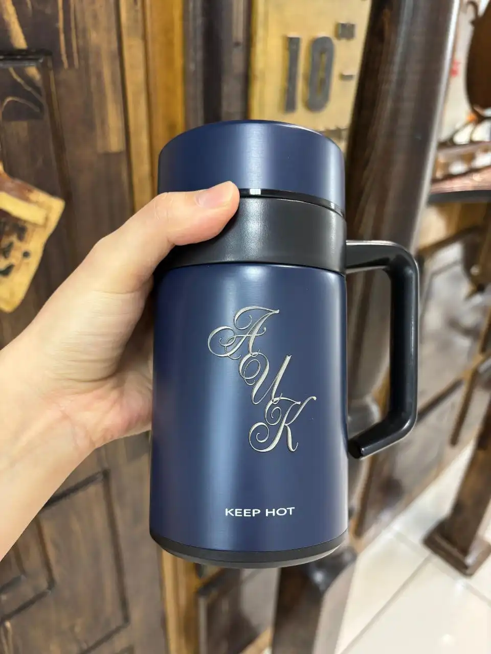 Лазерная гравировка на термосах и термокружках