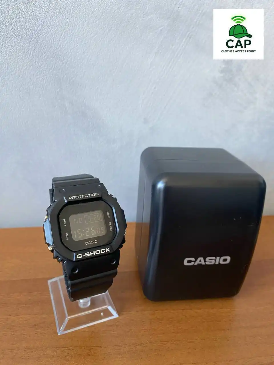 Часы Casio G-Shock DW5600 чёрные с белой надписью