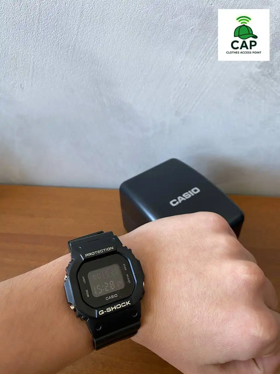 Часы Casio G-Shock DW5600 чёрные с белой надписью