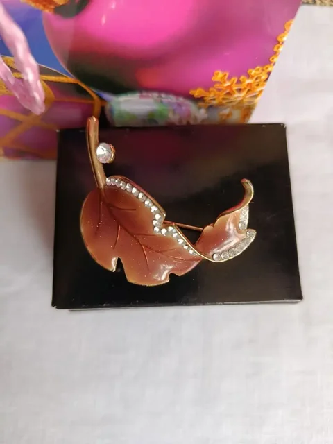 Брошь бижутерия с новогодним пакетиком - Хобби и отдых в Владивосток