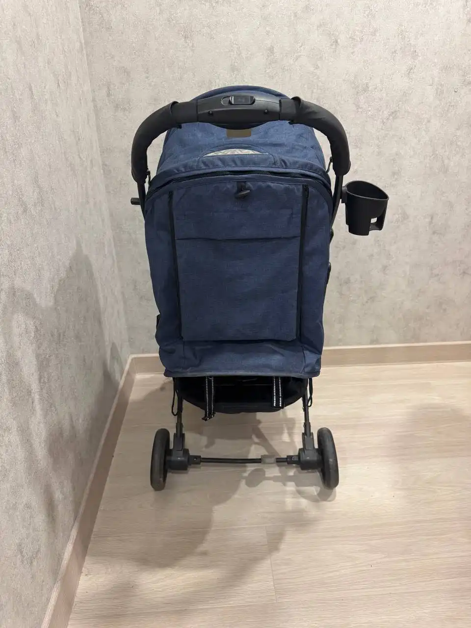 Прогулочная коляска в отличном состоянии