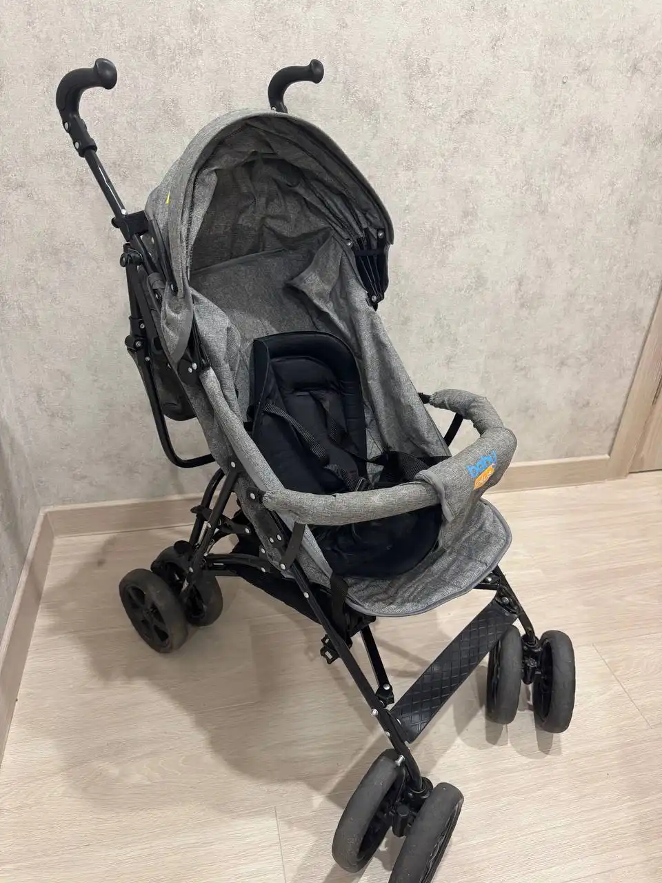 Прогулочная детская коляска