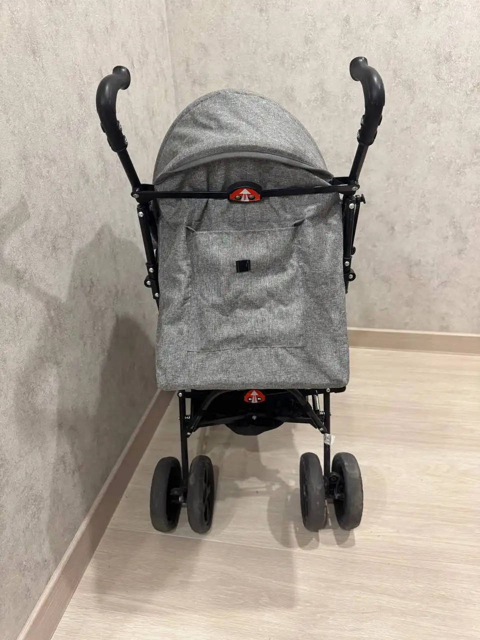 Прогулочная детская коляска