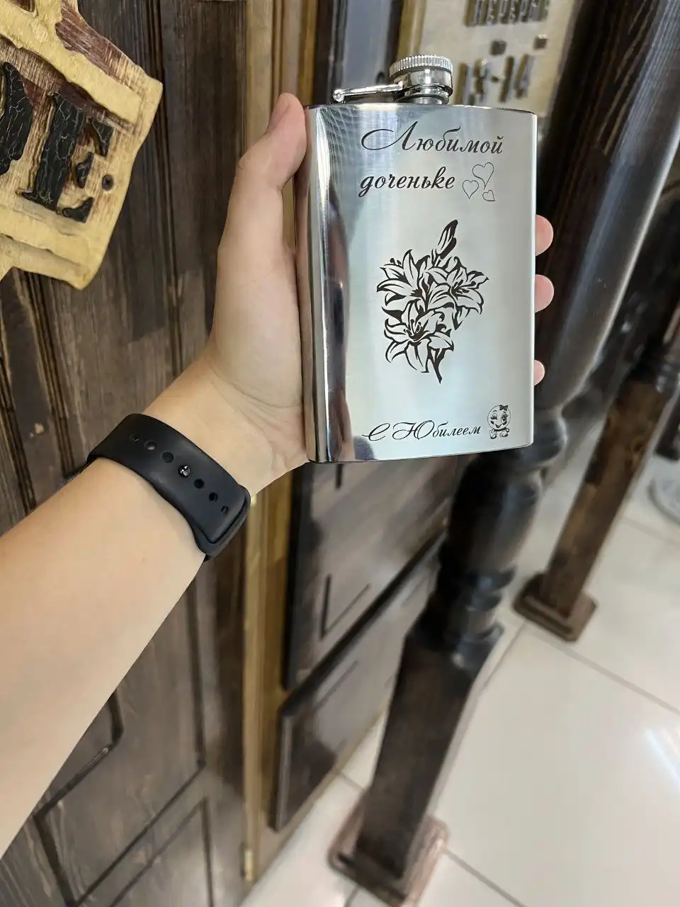 Лазерная гравировка на флягах