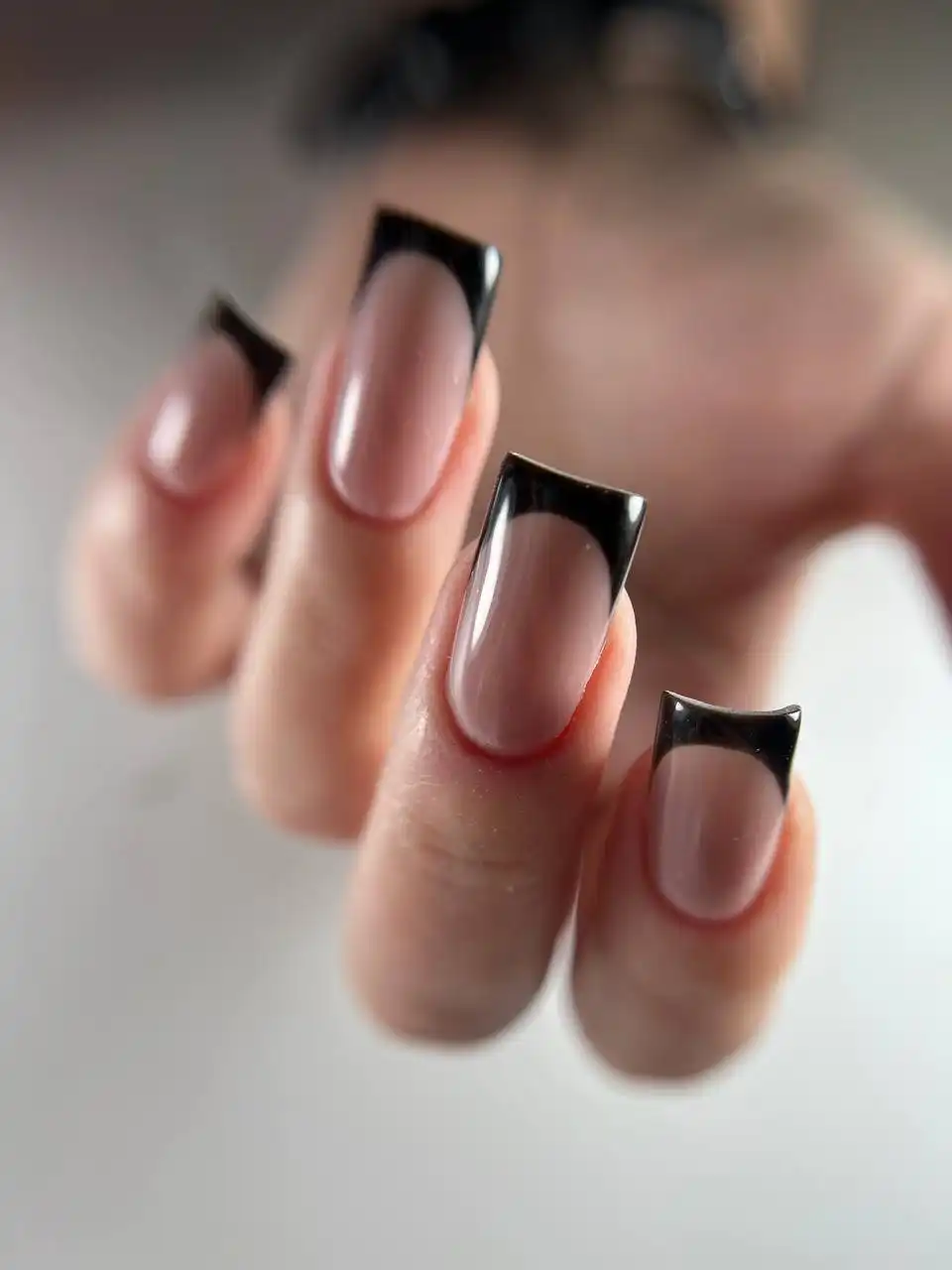 Маникюр и педикюр в центре города