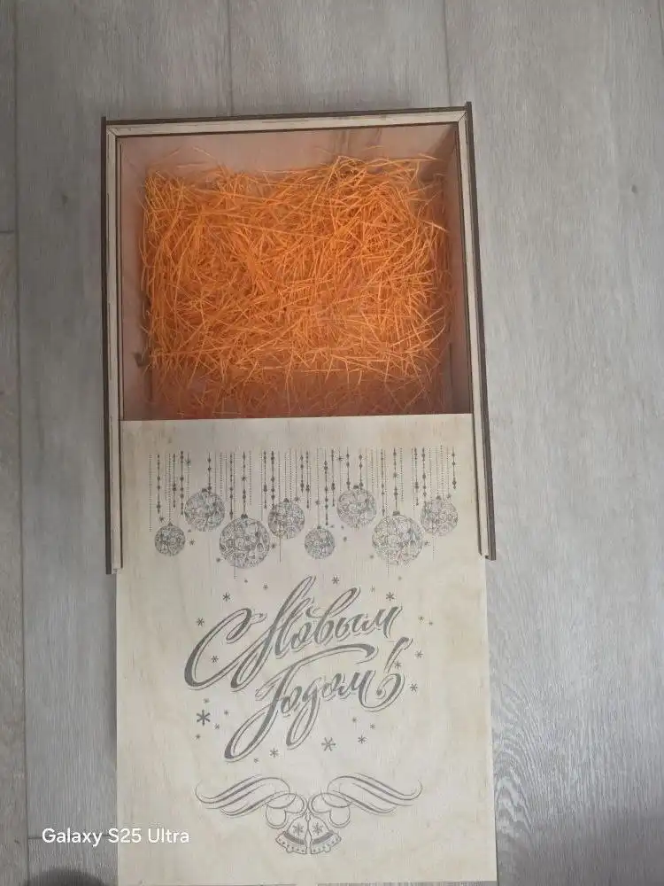 Новогодняя подарочная коробка из дерева