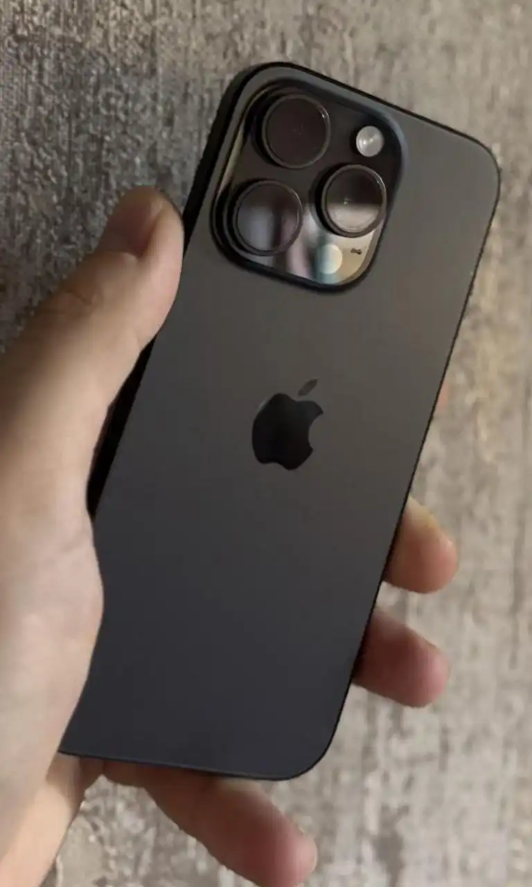 Продажа iPhone 15 Pro в отличном состоянии