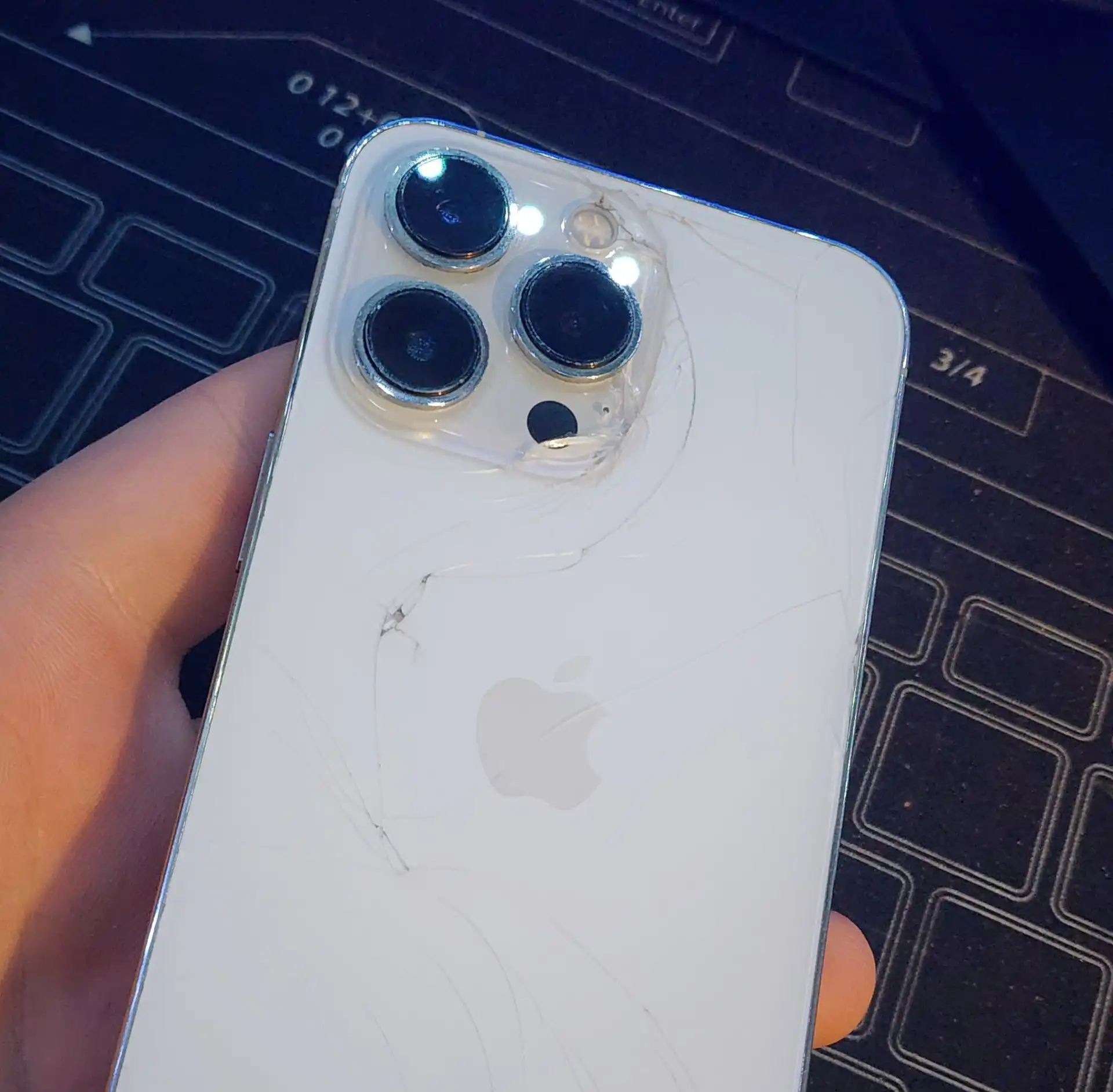 iPhone 13 Pro 256ГБ с повреждениями