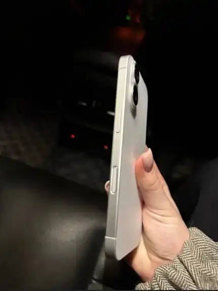 Продам iPhone 16 128 GB белого цвета