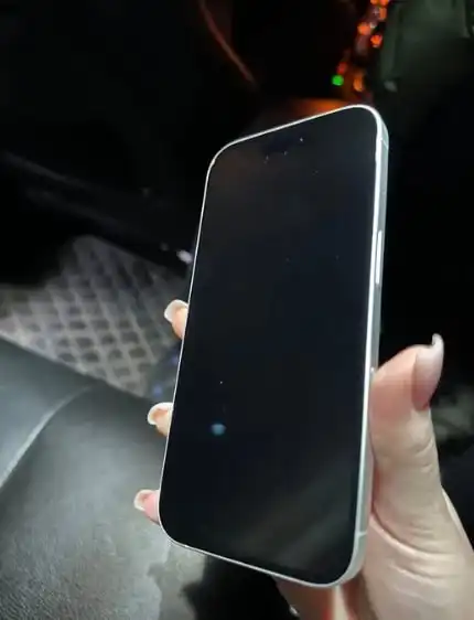 Продам iPhone 16 128 GB белого цвета