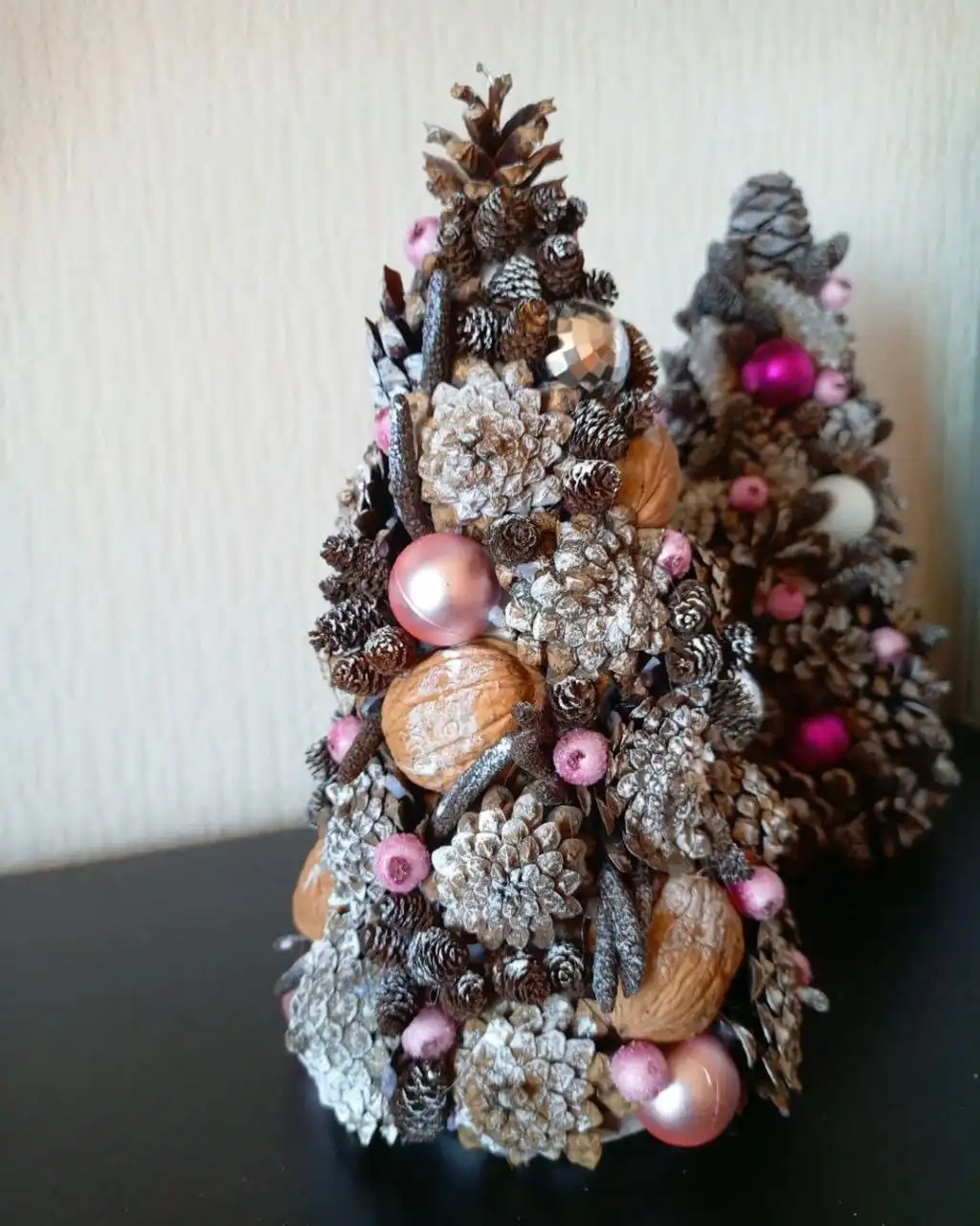 Продам елочки ручной работы из натуральных шишек