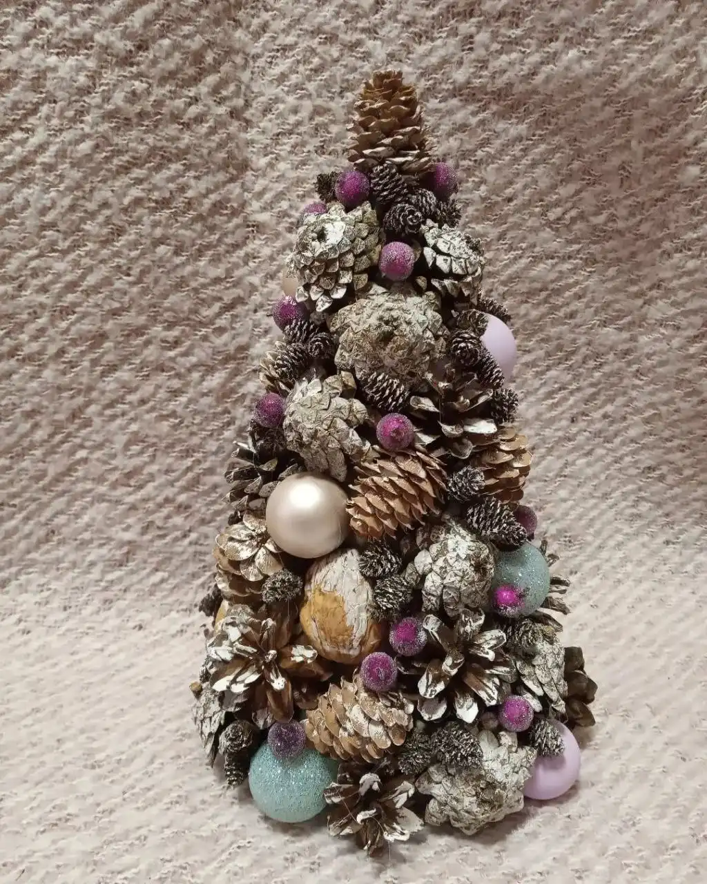Продам елочки ручной работы из натуральных шишек