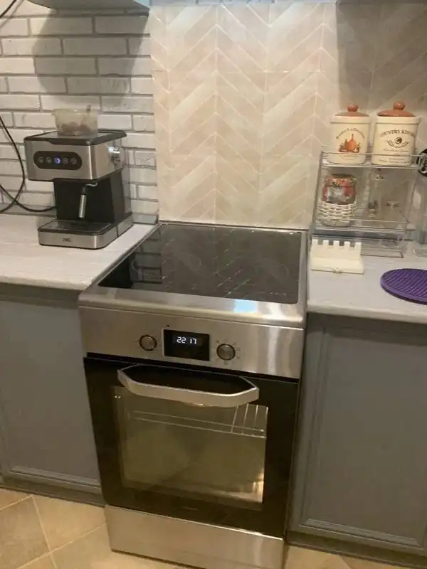 Продам индукционную плиту DEXP E-35 1SLV с повреждением панели