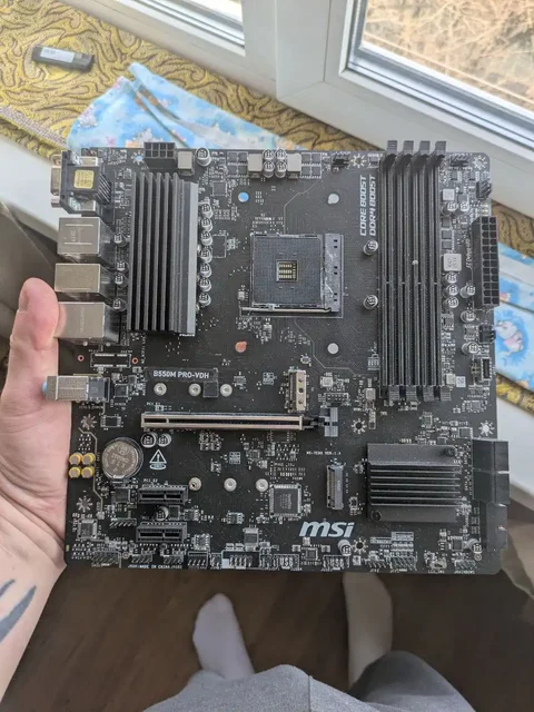 Монитор 24 дюйма и материнская плата MSI - частное объявление в Владивосток