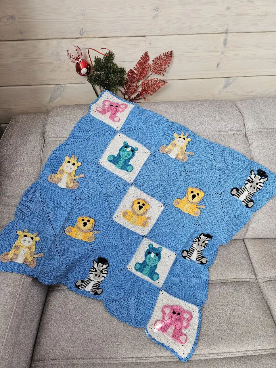 Детский плед ручной работы с 3D аппликациями животных