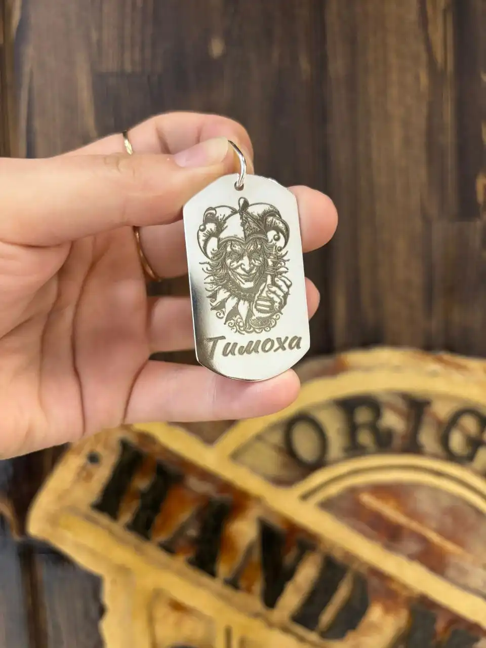 Жетоны из ювелирной стали с гравировкой за 5 минут