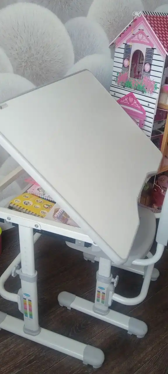 Растущая парта и стул для ребенка