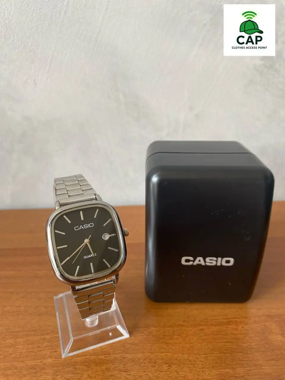 Часы Casio Quartz с чёрным экраном