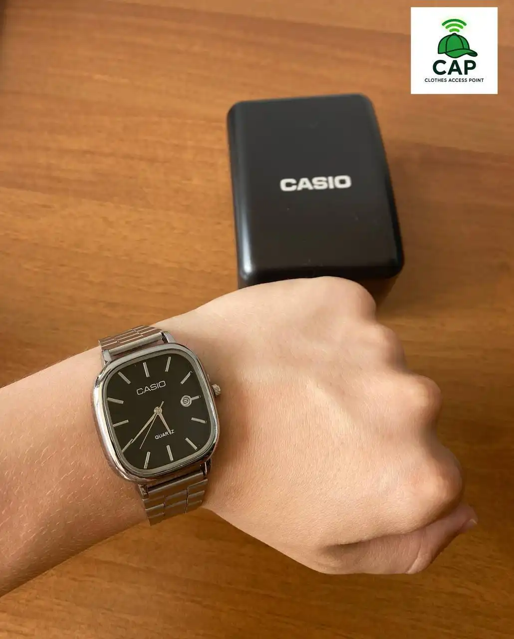 Часы Casio Quartz с чёрным экраном