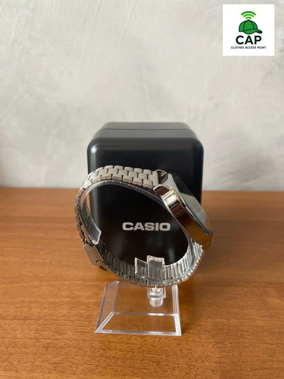 Часы Casio Quartz с чёрным экраном