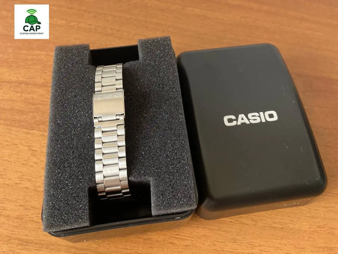 Часы Casio Quartz с чёрным экраном