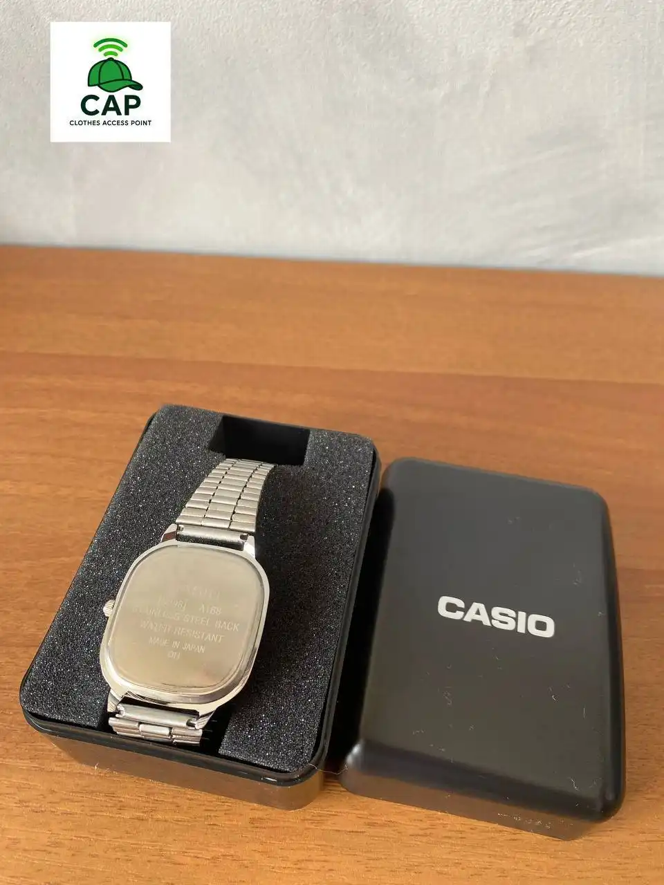 Часы Casio Quartz с чёрным экраном